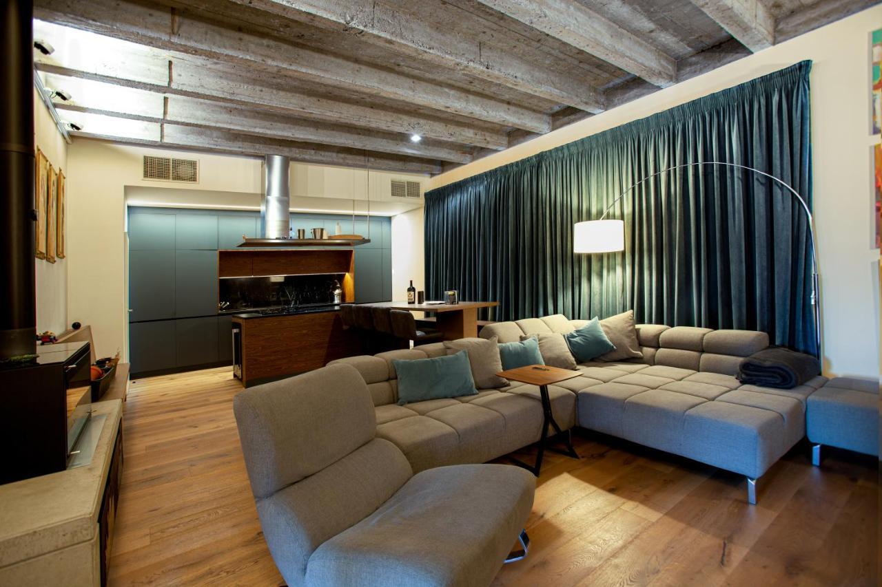 Contemporary Apartment With Fireplace & Terrace Banská Bystrica Buitenkant foto