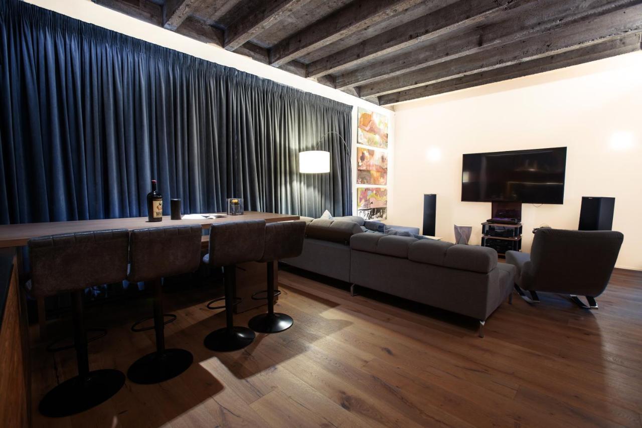 Contemporary Apartment With Fireplace & Terrace Banská Bystrica Buitenkant foto